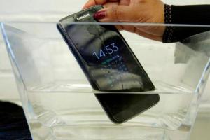 三星手機真的能防水?然并卵