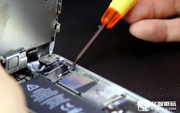 蘋果手機怎么換電池?iPhone5更換電池圖文教程