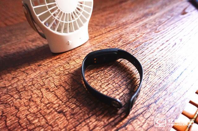 bong 3 HR智能手環(huán)首發(fā)開(kāi)箱評(píng)測(cè) 169的價(jià)格和小米手環(huán)2比怎樣?