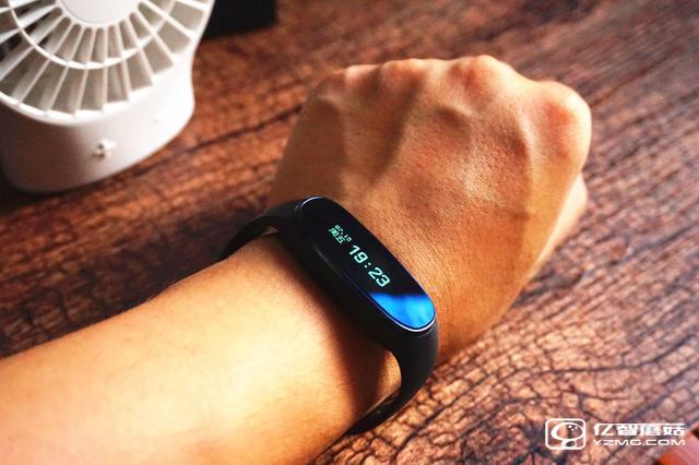 bong 3 HR智能手環(huán)首發(fā)開(kāi)箱評(píng)測(cè) 169的價(jià)格和小米手環(huán)2比怎樣?