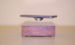 OvRcharge懸浮式無線充電:酷勁十足的充電方式