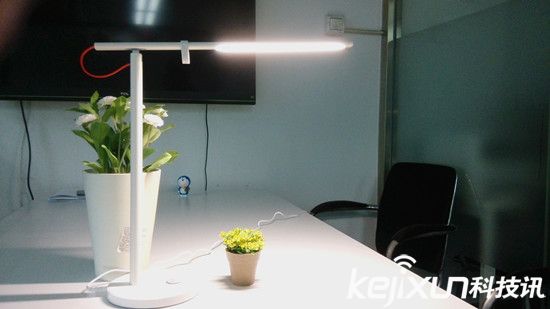 小米米家臺燈體驗(yàn)評測:現(xiàn)代主義智能臺燈