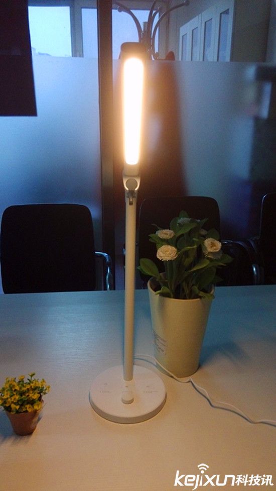 小米米家臺燈體驗評測:現代主義智能臺燈