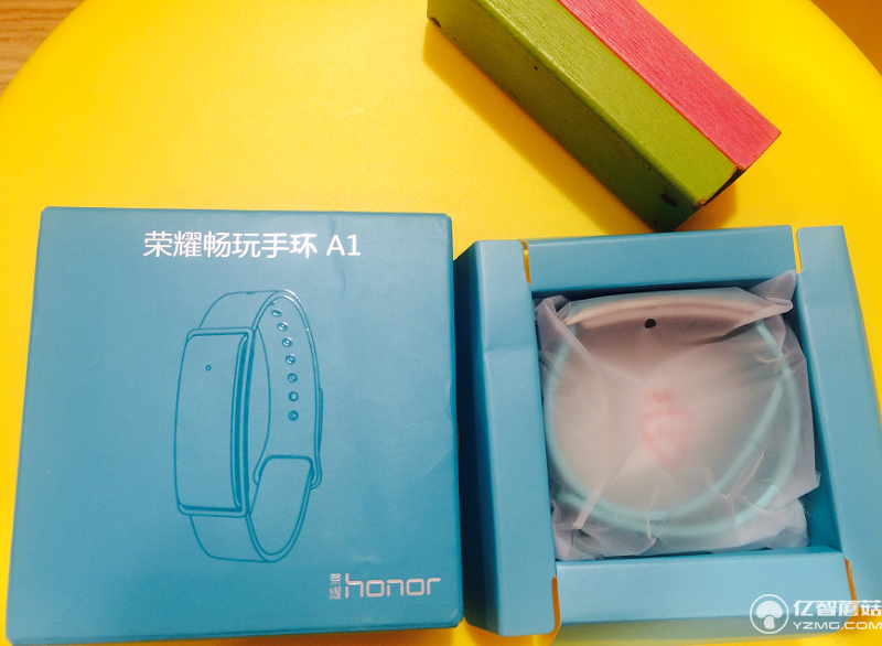 華為榮耀暢玩手環(huán)A1實(shí)物評(píng)測(cè)+高清圖賞 能夠紫外線(xiàn)監(jiān)測(cè)我會(huì)告訴你