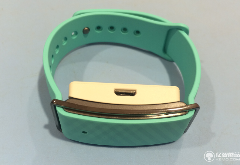 華為榮耀暢玩手環(huán)A1實(shí)物評(píng)測(cè)+高清圖賞 能夠紫外線(xiàn)監(jiān)測(cè)我會(huì)告訴你