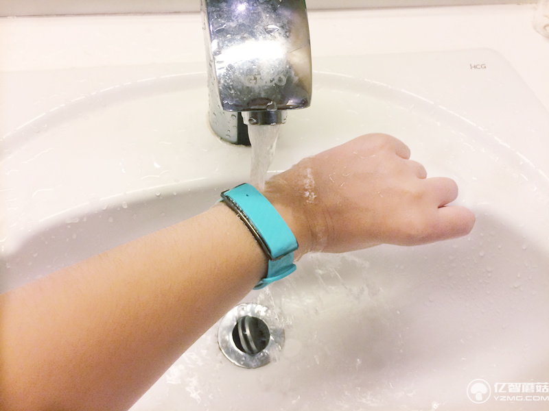 華為榮耀暢玩手環(huán)A1實(shí)物評(píng)測(cè)+高清圖賞 能夠紫外線(xiàn)監(jiān)測(cè)我會(huì)告訴你