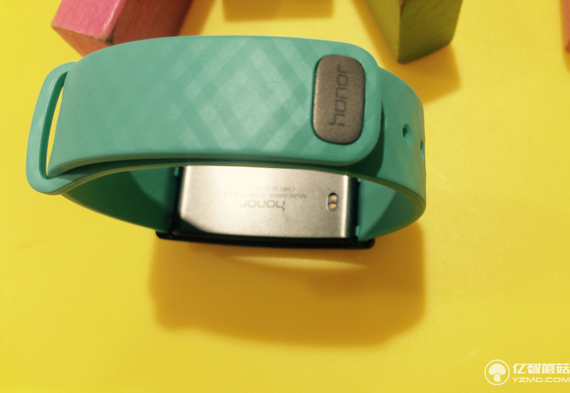 華為榮耀暢玩手環(huán)A1實(shí)物評(píng)測(cè)+高清圖賞 能夠紫外線監(jiān)測(cè)我會(huì)告訴你