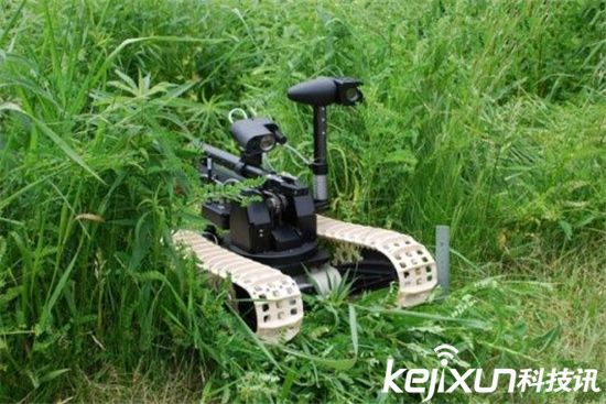 智能機器人戰爭應用 搭配機槍火力猛