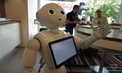 硅谷請來了Pepper機器人當服務員