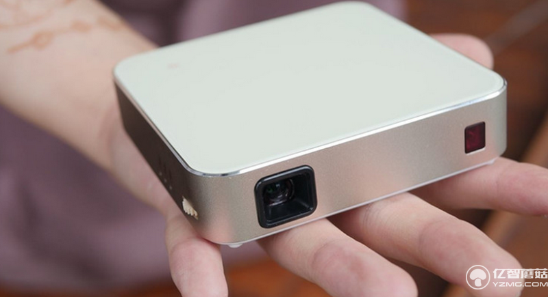 PaPa微型投影儀機:口袋里的大屏很拉風