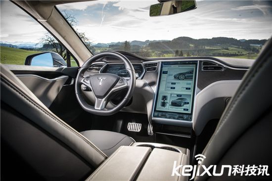 特斯拉電動汽車起火！ 一波未平一波又起