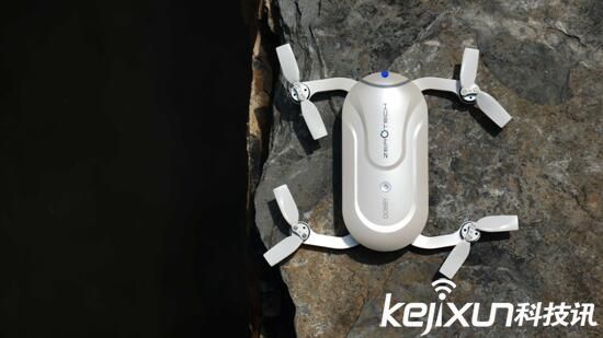 真能“收入囊中”的無人機――DOBBY口袋無人機