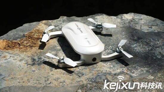 真能“收入囊中”的無人機――DOBBY口袋無人機