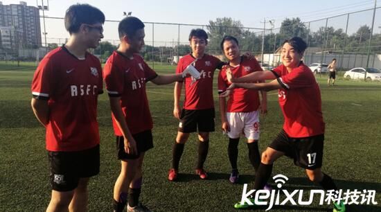 真能“收入囊中”的無人機――DOBBY口袋無人機