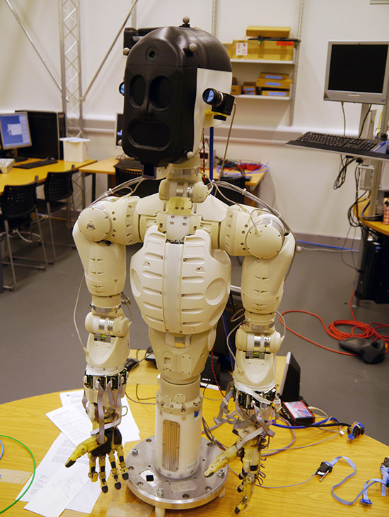 機(jī)器人將搶走人類的飯碗?不 它只會(huì)讓人類更強(qiáng)大