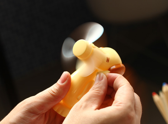 有了戶外式便攜空調(diào)   那些童年記憶里的小風(fēng)扇簡直O(jiān)UT了