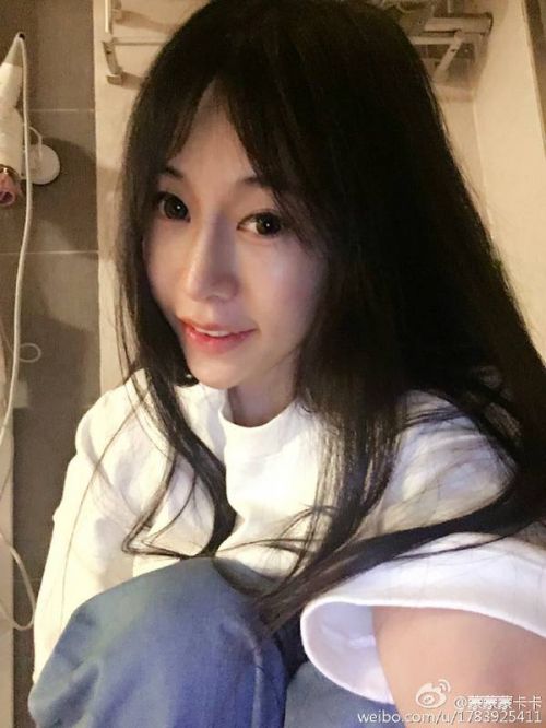 前斗魚tv三騷之一女主播卡卡陷入代打風波 遭世界第一劍姬爆料