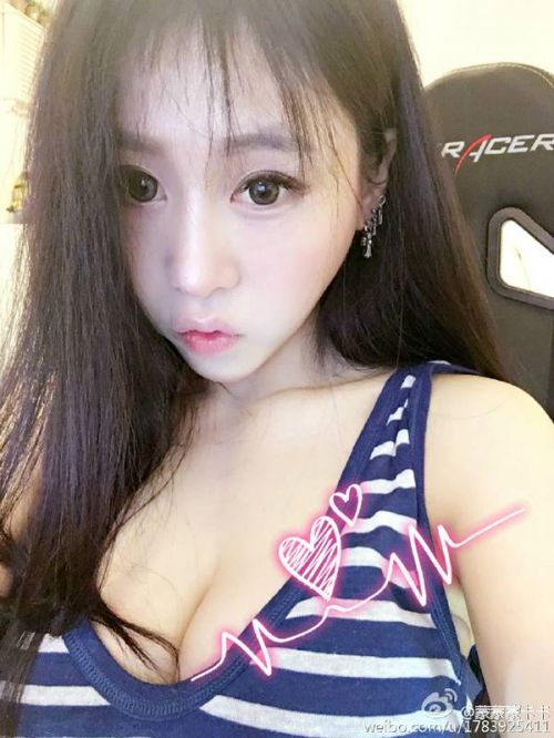 前斗魚tv三騷之一女主播卡卡陷入代打風波 遭世界第一劍姬爆料