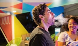 Juul智能電子煙口感極其逼真   提供四種口味的煙彈