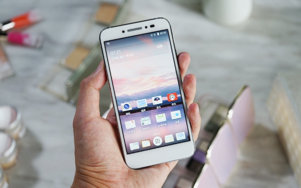 TCL 520正式發布 售價1290元