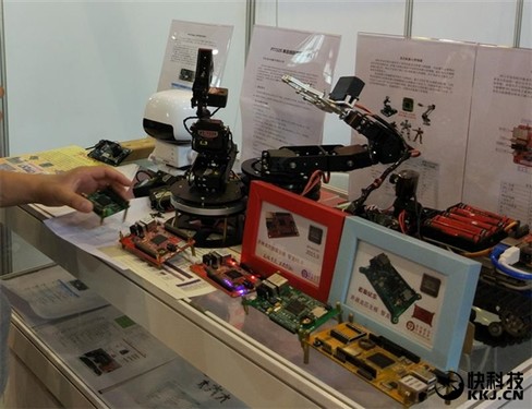 國產(chǎn)核心科技 龍芯機(jī)器人控制器首次亮相