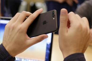 iPhone安全性下降:一張照片可以操控你手機 照片鉆廣告