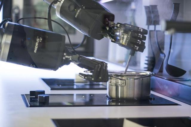 機器大廚可以做100多道菜 售價62萬你買賬嗎？