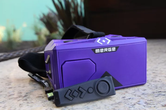 <a href=/mobile/iphone/ target=_blank class=infotextkey>iPhone</a>用戶玩不到好VR？那是你沒見過這個(gè)產(chǎn)品