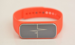 這是專為士兵設計的手環:對戰的時候戴著比較容易活