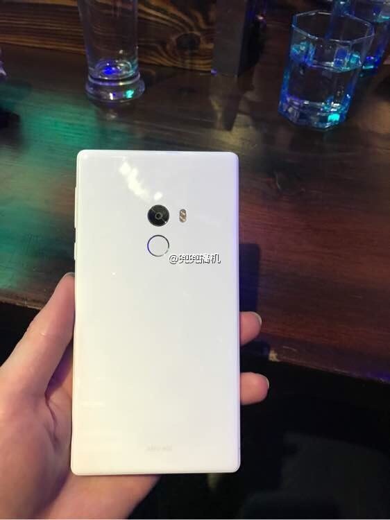 真機上手:網(wǎng)友曝光白色版小米MIX