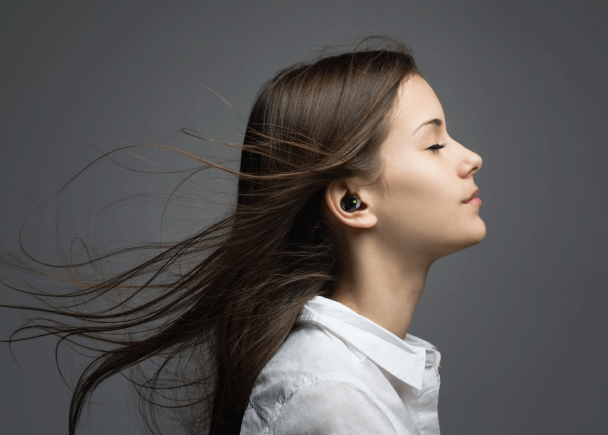 寧聾不戴助聽器？別自卑！這款助聽器又帥又好用