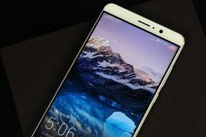 值得買嗎 華為Mate 9全面評測 曲面屏版配備2K屏