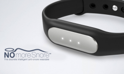 一款能止鼾的NOmoreSnore手環(huán)!很像小米手環(huán)
