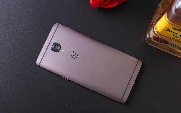 全新的槍灰色 全新的槍灰色