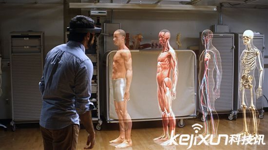 微軟HoloLens眼鏡發售 售價高達4萬元