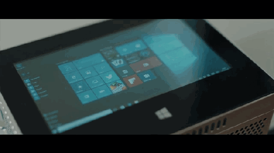 這個盒子相當于高清投影儀+平板+移動電源合體