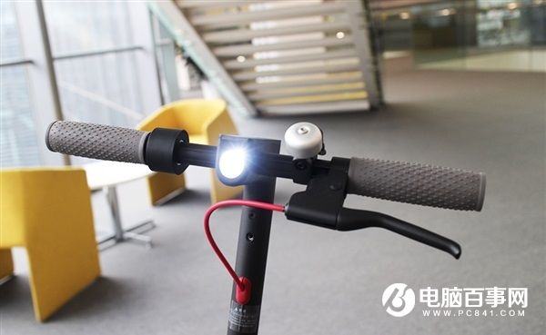 小米電動(dòng)滑板車圖賞 一次充電可續(xù)航30公里