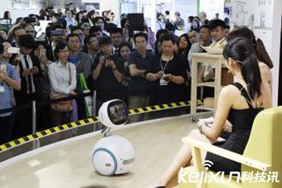 華碩家庭機器人Zenbo開年發售 售價4300元起