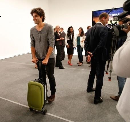 這不就是大媽買菜的神器?只不過帶個電動滑板車