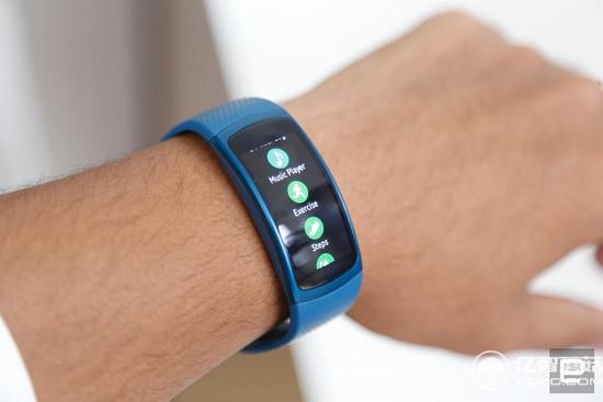 三星Gear fit2智能手環實物解禁+官方視頻 三星Gear fit2智能手環實物解禁+官方視頻
