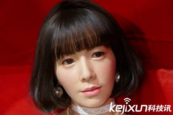日本Android“U”美女機器人 自主學習顏值頗高