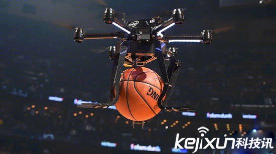 NBA扣籃大賽戈登搭檔Intel無(wú)人機(jī) 別出心裁可惜玩花了