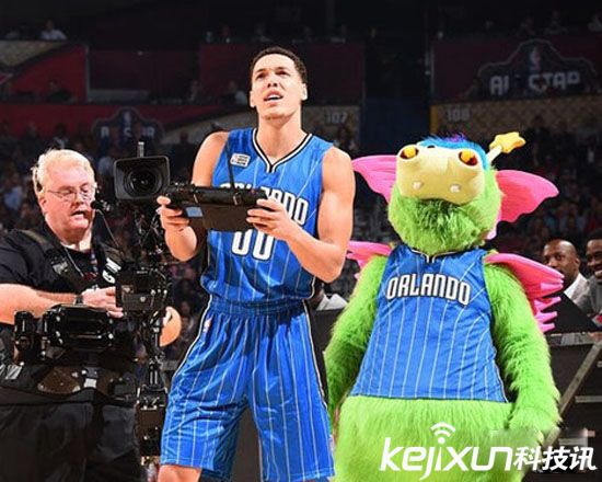 NBA扣籃大賽戈登搭檔Intel無(wú)人機(jī) 別出心裁可惜玩花了