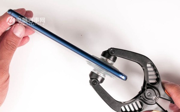 榮耀V9后蓋怎么打開?榮耀V9后蓋拆解圖文教程