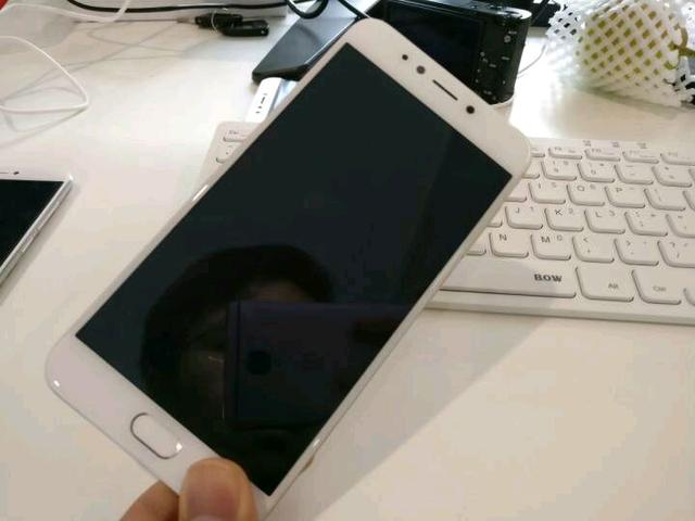 李楠確認魅族本月將有演唱會 雙攝新機或將登場