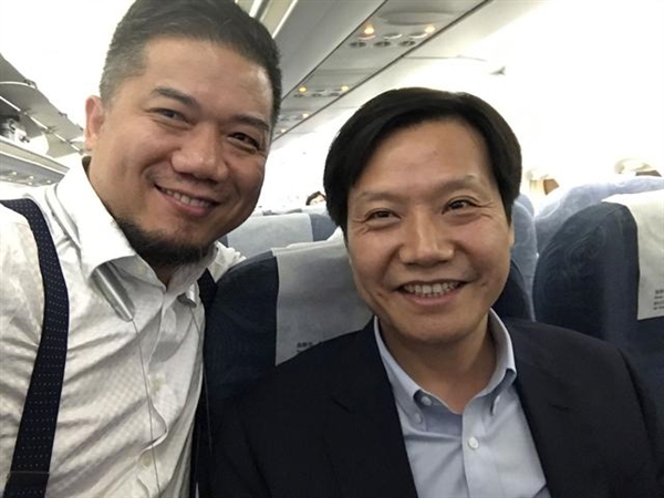 頭等艙網(wǎng)友經(jīng)濟(jì)艙偶遇雷軍：被這一幕驚到了