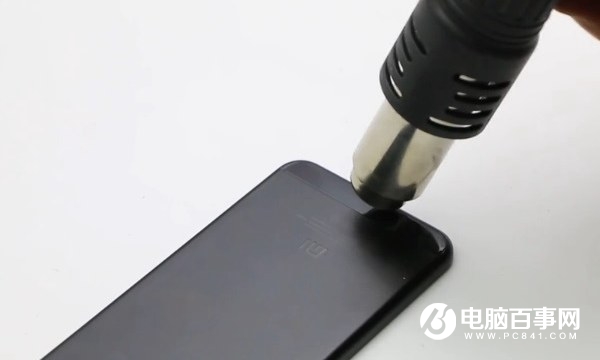 小米5C后蓋怎么打開？能換嗎？小米5c拆后蓋教程