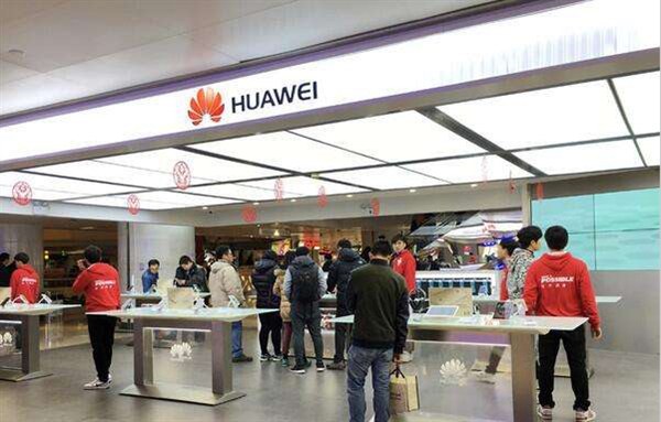 華為開啟服務體驗月：走心了！到店免費貼膜保養