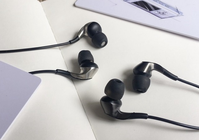 魅族Flow Bass和Flow區別對比 同為599元耳機哪個好?