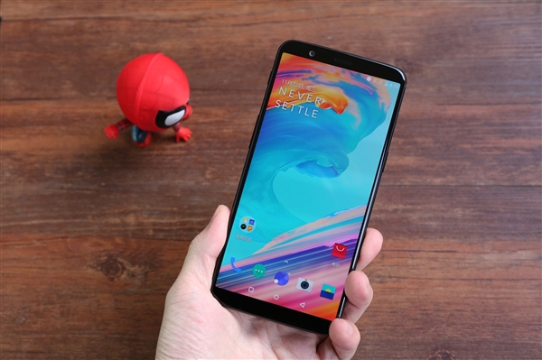 一加6曝光:6.28寸異形全面屏 驍龍845+8G內存